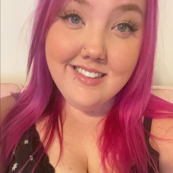 Meet your Posher, Megan - Picture 2 of 5